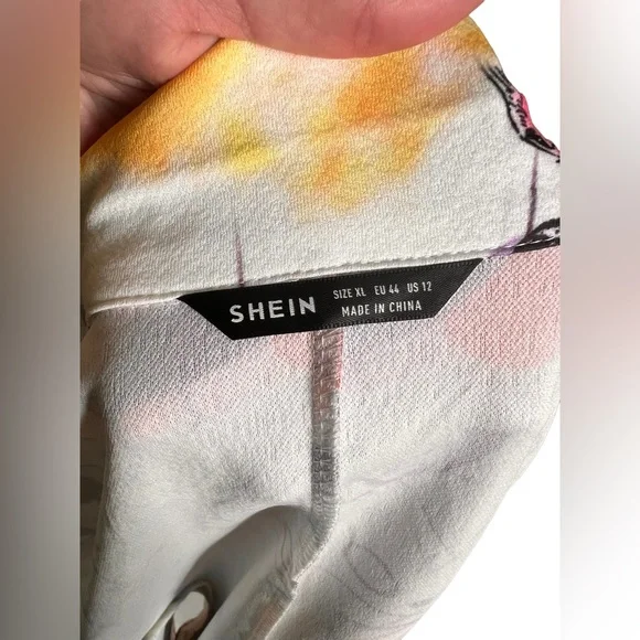 Graffiti print blazer and extra-large. Stretchy material. lightly worn. - Picture 4 of 8